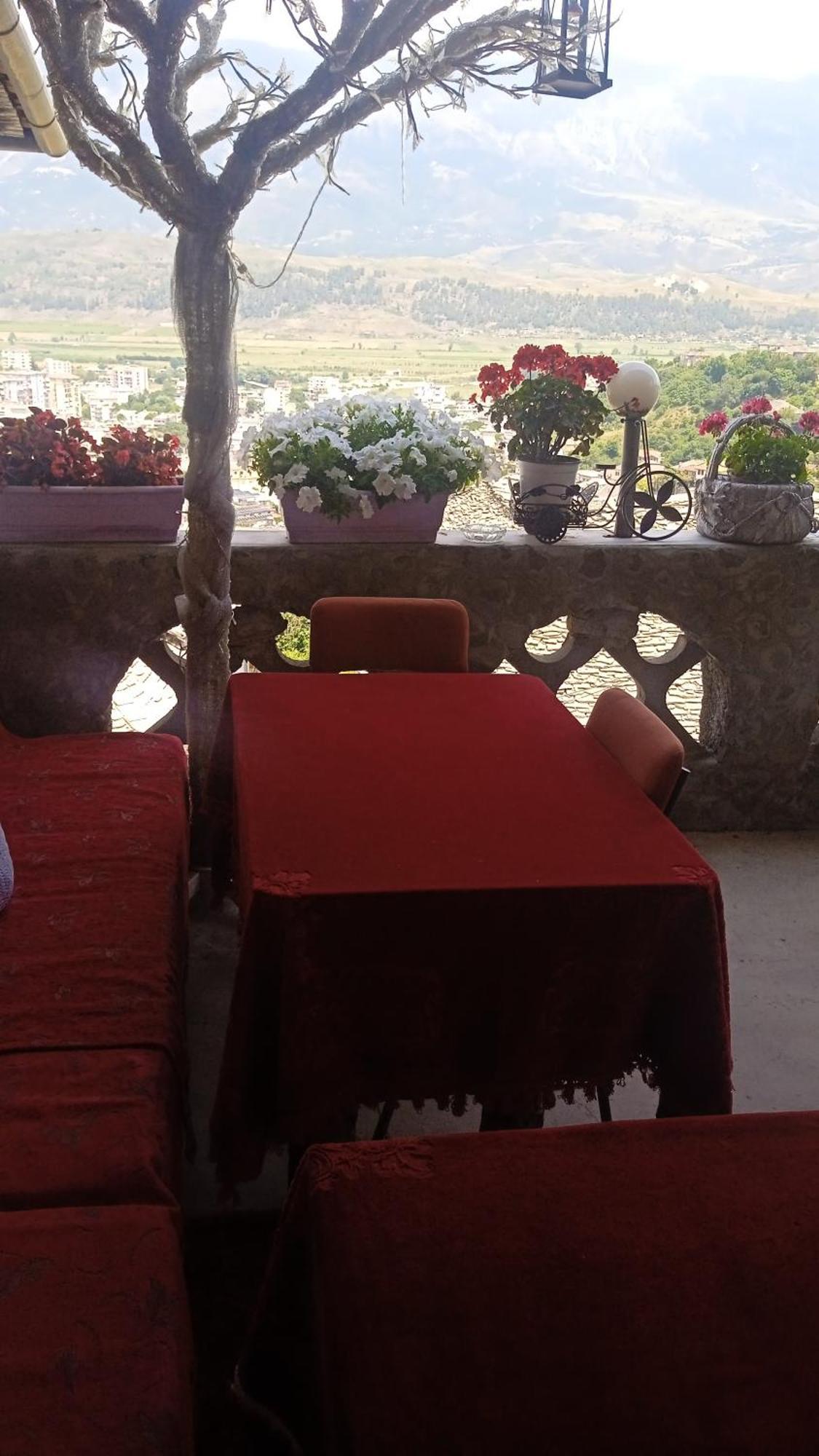 Gjirokastër Karafil Guesthouse מראה חיצוני תמונה