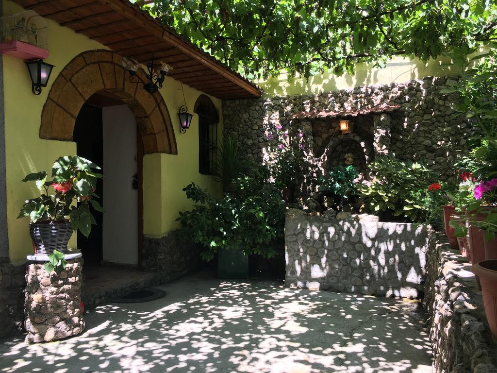 Gjirokastër Karafil Guesthouse מראה חיצוני תמונה