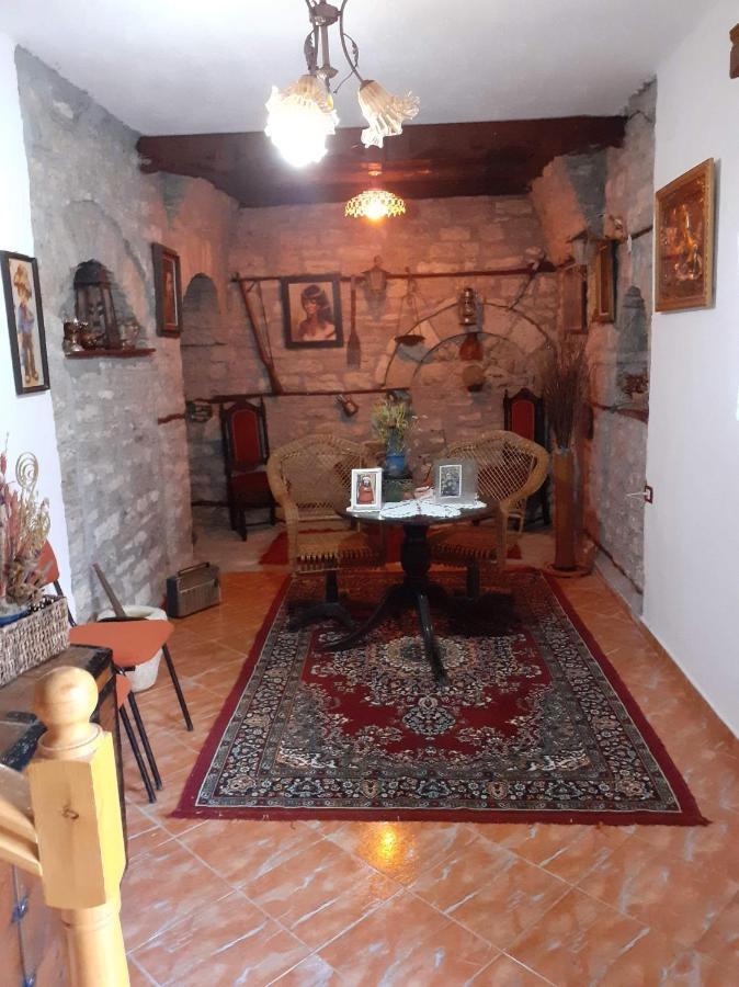 Gjirokastër Karafil Guesthouse מראה חיצוני תמונה